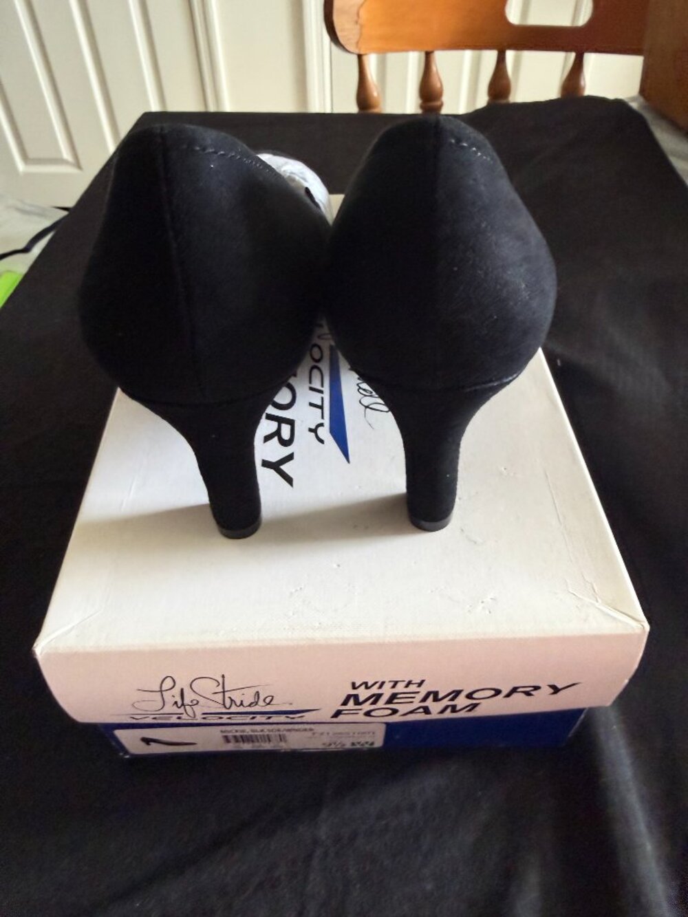 LifeStride Block Heel Pump Memory Foam Buckle Accent Black Round Toe Women's W - Picture 6 of 6